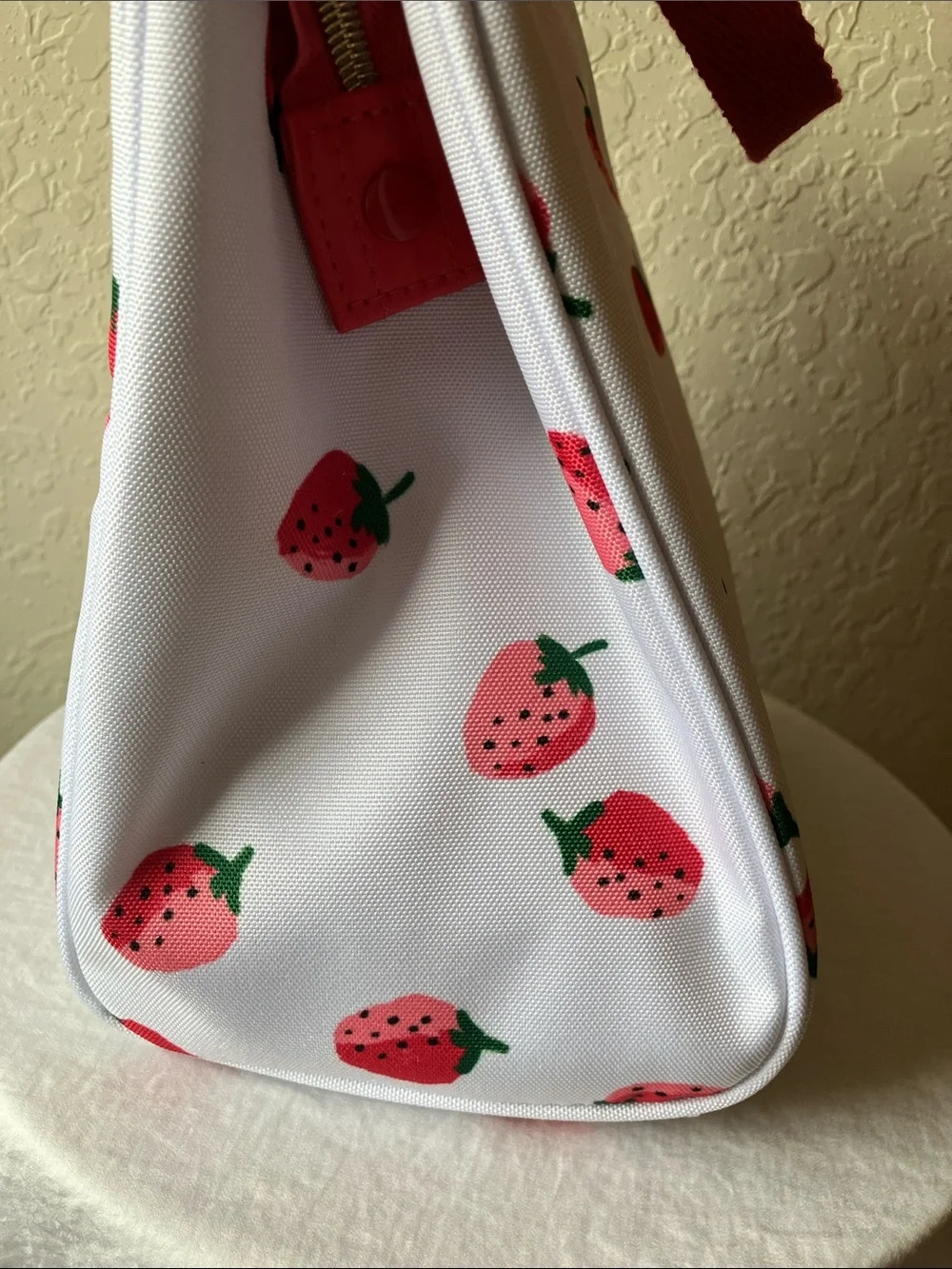 kate spade: White Strawberry Print Lunch Bag- food storage container